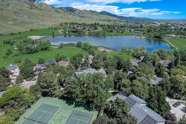 ISO Hawaii for summer 2024! Cozy townhome nestled in the Colorado foothills