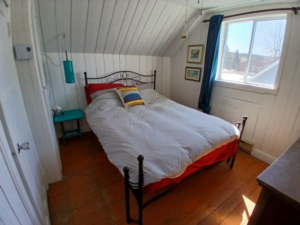 Chambre coquette dans douillette chaumière du Haut-Pays de Kamouraska
