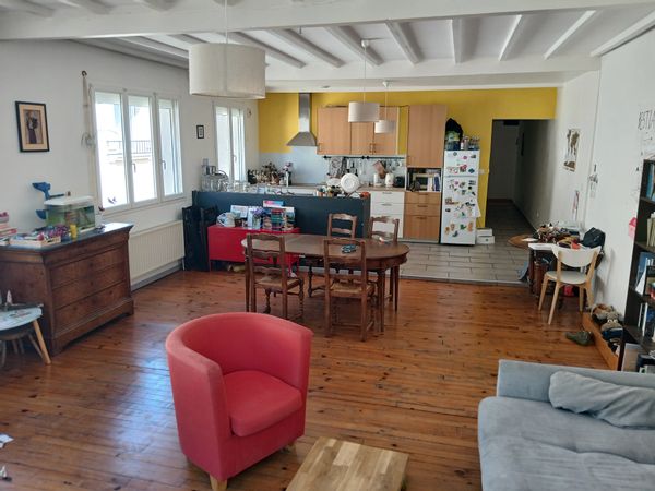 Grande maison de ville avec jardin très au calme et pourtant à 10 min à pieds de l'hyper centre.