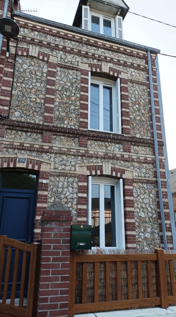 Maison de pêcheur  à proximité du port et de la plage.