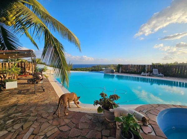 Studio avec piscine vue mer