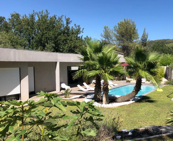Villa contemporaine sur les collines de Provence dans le Var