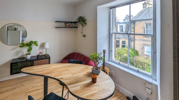 One foot away from Edinburgh in authentic Duddingston Village neighbourhood