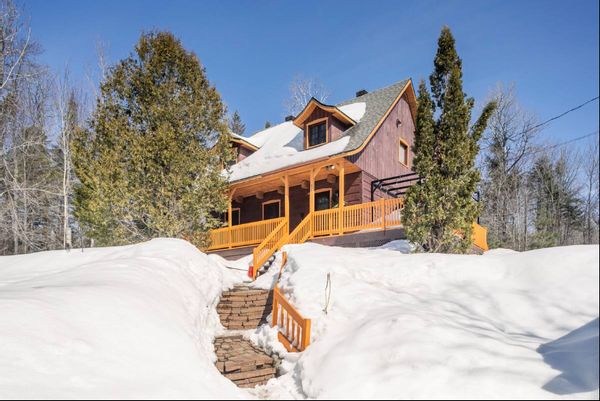 Base Camp Chalet in the Woods