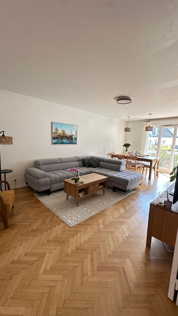 Cozy Apartment with Stunning La Défense Views (10 mins to Paris!)