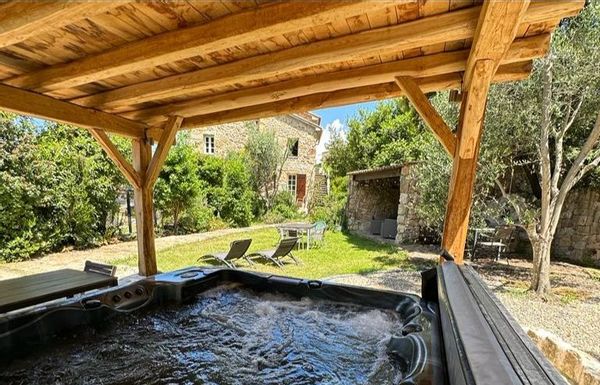 Gîte de charme NEPITA avec Jacuzzi pour 4 personnes
