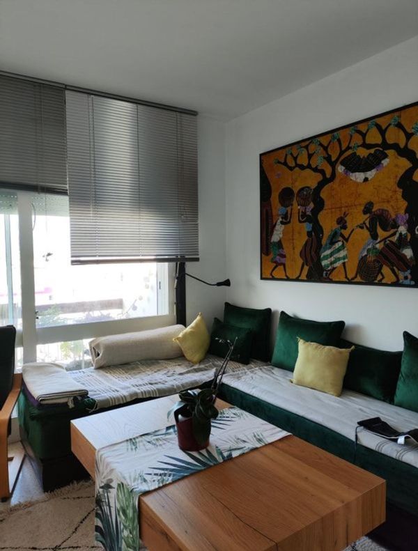 Appartement complet à Hassan / centre-ville : chambre, salon, bureau, cuisine séparée, sdb et WC