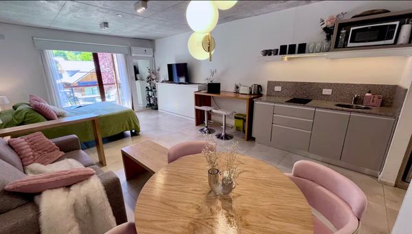 Patagonia Studio Beautiful apartment , located in the heart of downtown, 8 blocks from the lake.