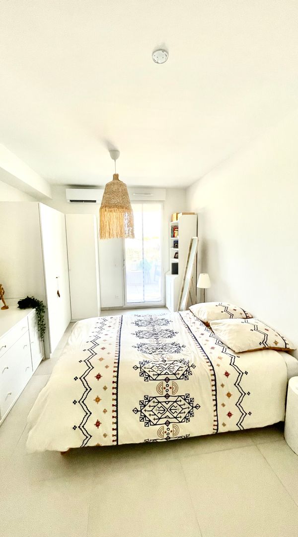 Chambre avec entrée privative et salle de bain privative