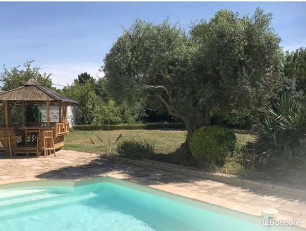 Un parfum de Méditerranée à deux pas de Nantes, piscine et douceur de vivre au cœur de la verdure