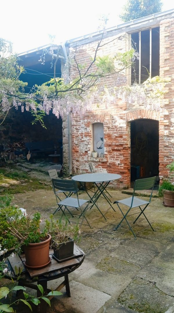 Maison en pierres avec grand jardin et cour ombragée, la Gasconne