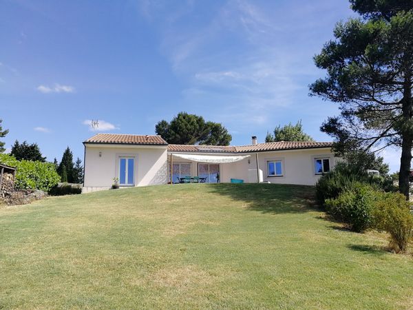 Calme, espace et confort à Carcassonne.  Grand jardin, barbecue, chill et jacuzzi.