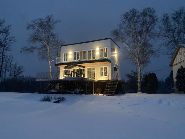 Chalet au bord de la rivière Mistassini