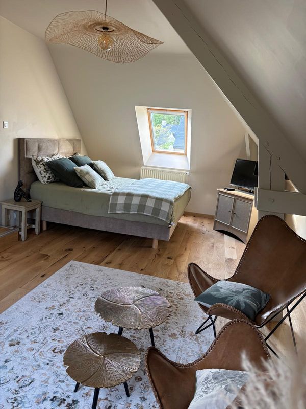 Belle grande chambre indépendante bien équipée