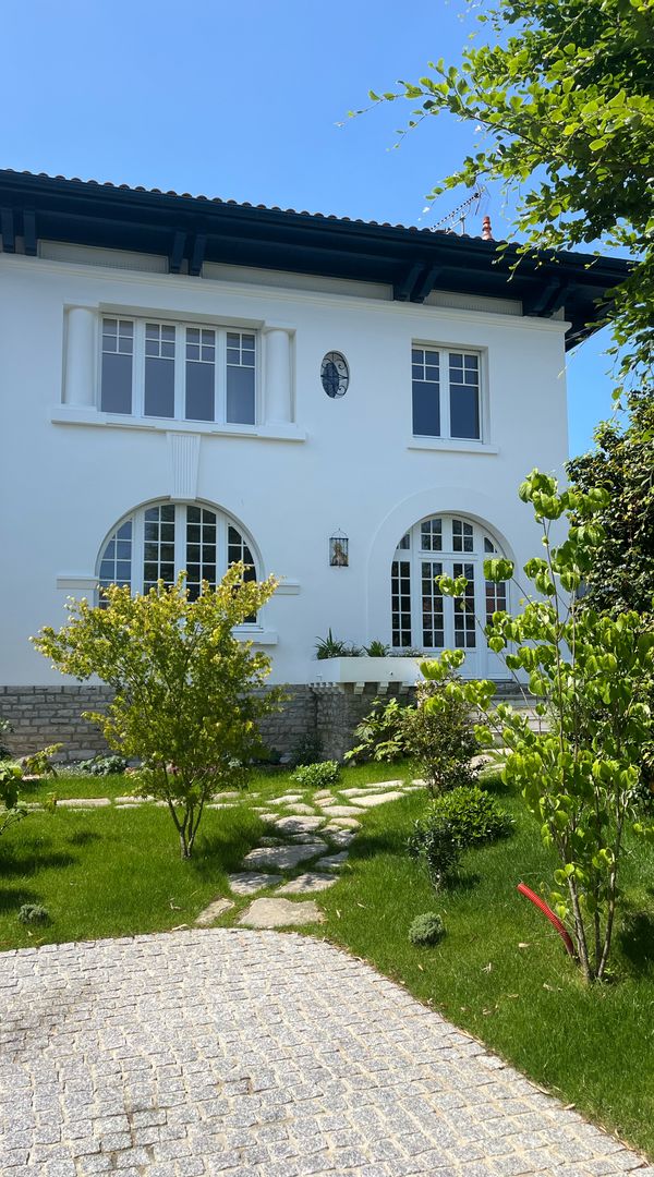 Quartier ville d’hiver: jolie villa entièrement restaurée avec 4 chambres. Pas d’échange contre GP