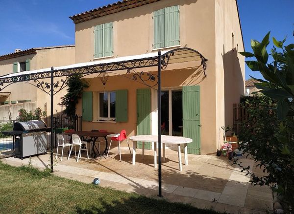 Villa individuelle avec piscine privée sécurisée entre Aix en Provence et Marseille