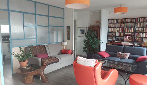 Beau studio clair avec terrasse de verdure et entrée indépendante.