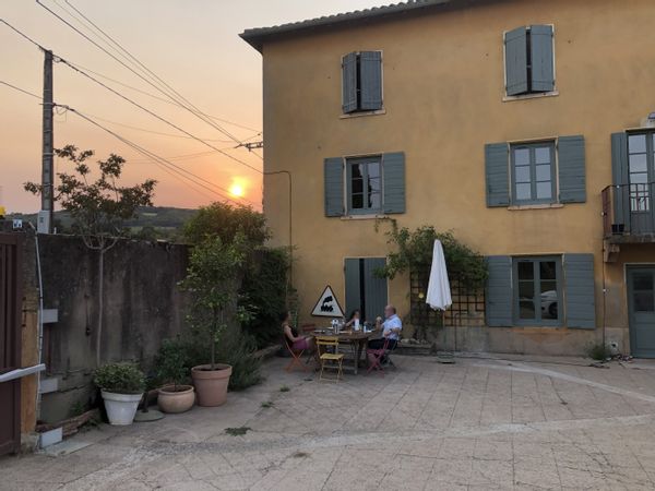 Maison familiale au cœur d'un charmant petit village du beaujolais pierres dorées à 25 min de Lyon