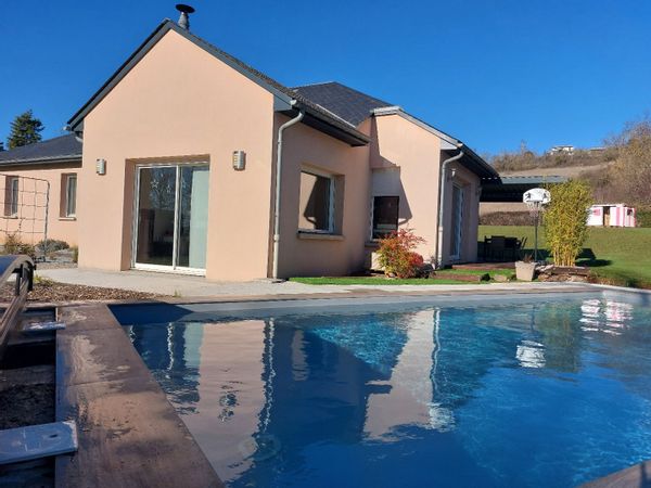 La maison de Sandra et Fabien à Rodez, dans l'Aveyron terrain de 3000m2 et piscine 4*8