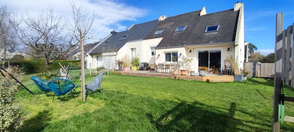 Grande maison familiale avec jardin idéale pour explorer la Bretagne !