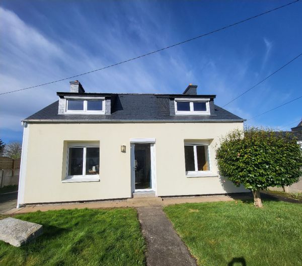 Maison familiale dans une petite ville de campagne, à 30 minutes de la mer