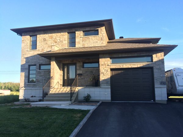 Maison moderne tout confort en plein cœur du Royaume du Saguenay Lac-St-Jean.