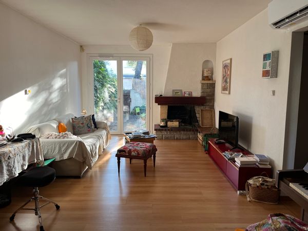 Une chambre à l'étage et sa salle de bain