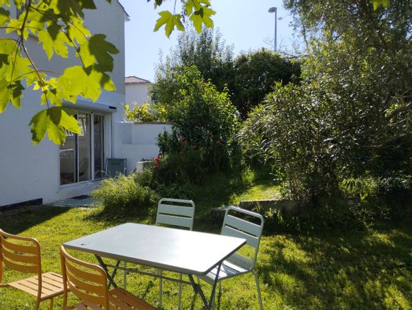 Un jardin a deux pas de la mer et de l île de Ré