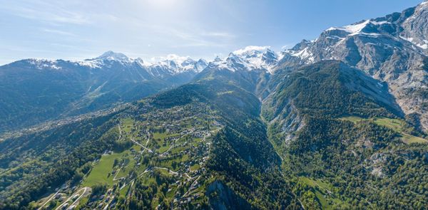 La maison de Daniela et Rémi au cœur des Alpes Suisses