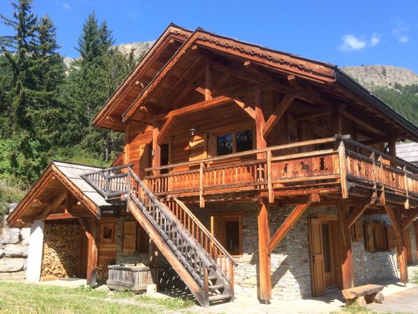 Grand chalet bois et pierres