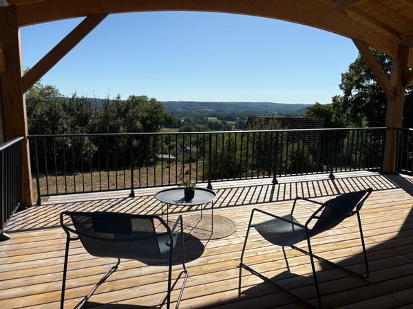 La maison d'Audrey, une vue dominante sur la vallée et sa rivière