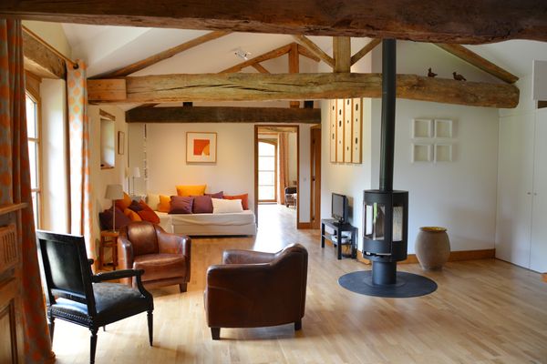 Grands espaces et piscine au milieu d'un parc gourmand. "Le Loft" du Chant du Buc, un gîte *****.