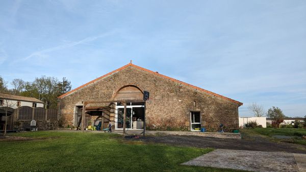Grange rénovée à la campagne, proche Puy du Fou, côte Atlantique et Futuroscope