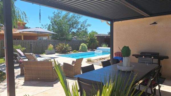 La maison de Marlène et Sébastien Maison familiale avec piscine aux portes de Bordeaux