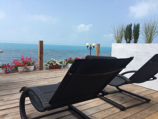 Petite maison indépendante avec jardin premier ligne de la mer!