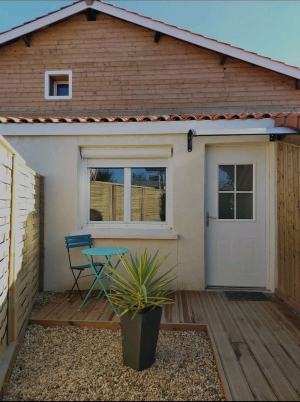 Petite maison/appartement située dans une dépendance rénovée