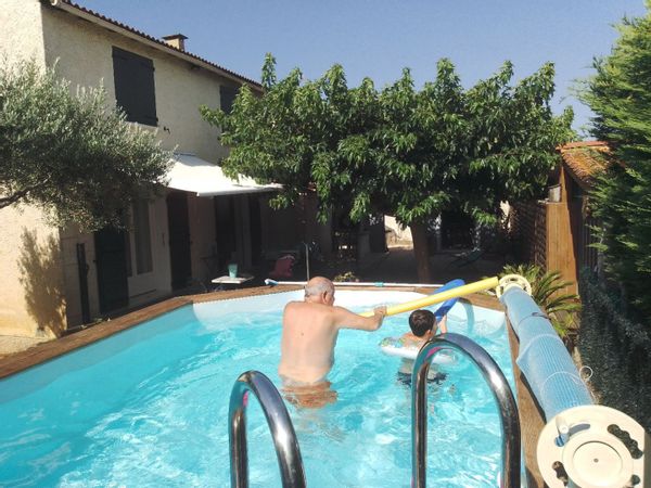 Retraité tous les deux, nous proposons notre villa en Provence . Un petit coin reposant !!