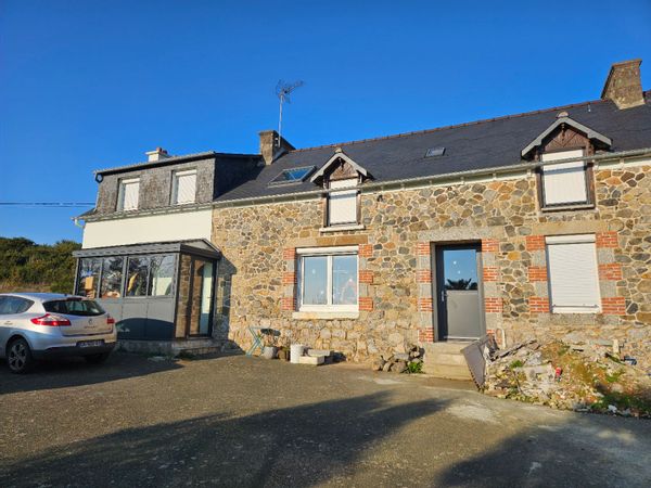 Maison bretonne en pierre à 15 minutes des plages