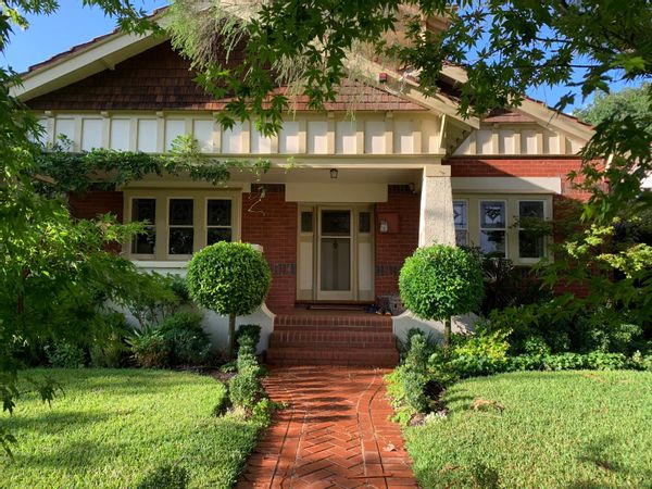 Our home is a spacious family home that was renovated in 2003 to be as comfortable for a young family as possible. It's lived-in nature makes it ideal for an extended stay and the beautiful gardens are a key attraction to what is amounts to an idyll in the Melbourne suburbs. Only a 20-minute train ride to all the attractions of Melbourne, one of the world's most attractive cities.