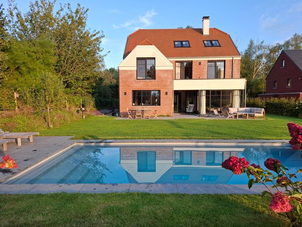 Villa de charme, avec piscine et vue sur prairie !