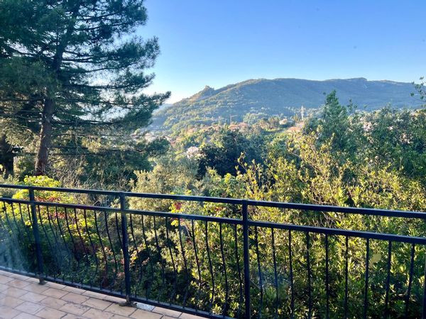 La maison de Céline, en Ardèche, vue imprenable sur le château de Crussol