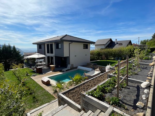 Villa avec piscine au calme et à 30min du lac Léman et de Genève