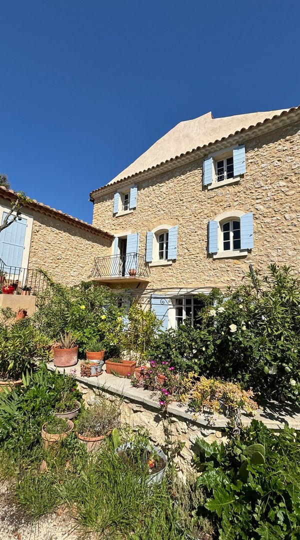 La belle maison de Susie et Marc Half an hours drive North from Aix en provence