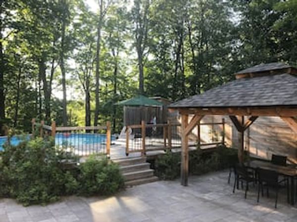 Maison ancestrale, piscine chauffée, forêt et rivière
