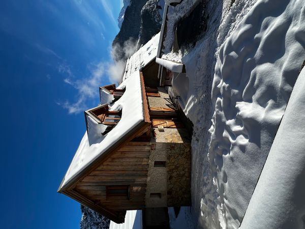 Chalet rénové avec sauna au cœur du village d’Huez à 200 m des remontées