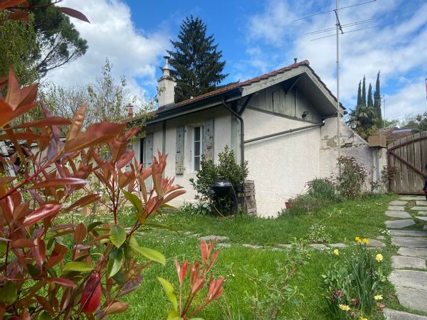 Maisonnette avec grand jardin à Genève et vélos à disposition Frais de ménage 50 euros