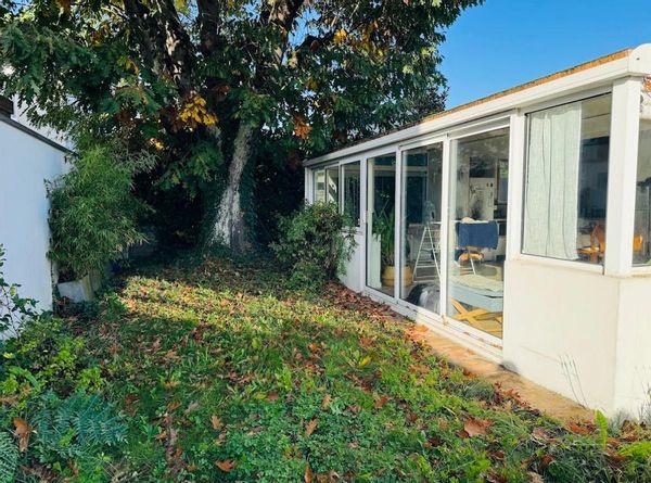 Aux portes de Bordeaux : la maison véranda : espace, calme et verdure !