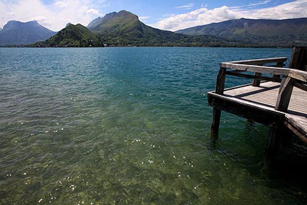 Maison entre lacs et montagnes