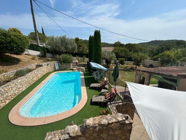 Maison avec piscine entre vignes et garrigue