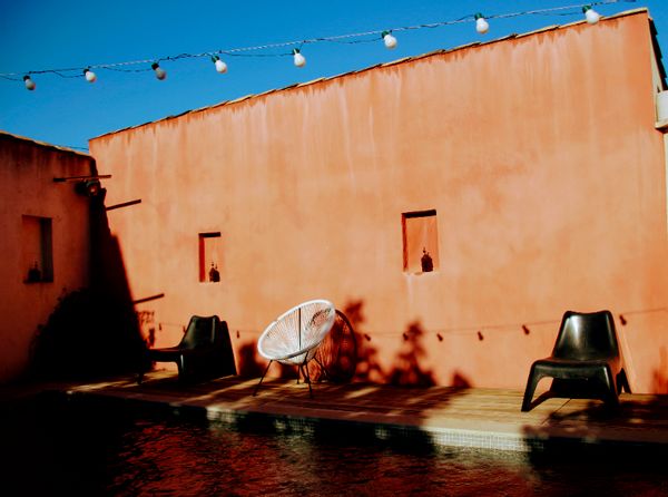 Grange rénovée dans village du sud de la France avec jardin et piscine